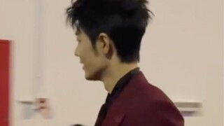 เซียวจ้านทักทายใคร? อ่าาาา จ้านจ้านหล่อและดังมาก! - -