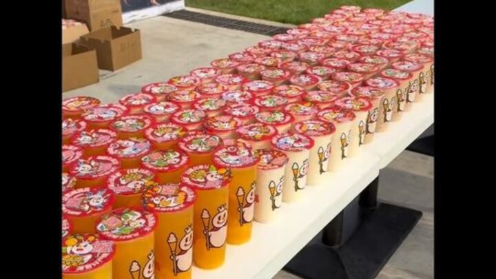 2,500 แก้ว บอกแล้วทำเลย! สั่งใหญ่ในงานปาร์ตี้ เม้กซื้อคุ้มกว่า