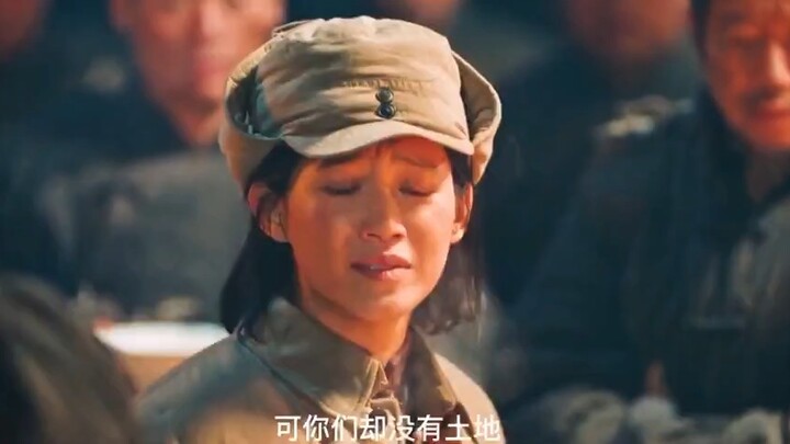 السيد الإقطاعي يدعو القرويين لشرب العصيدة، لكنها خفيفة كالماء.. بينما يطبخ رفاق الإصلاح الزراعي طعام