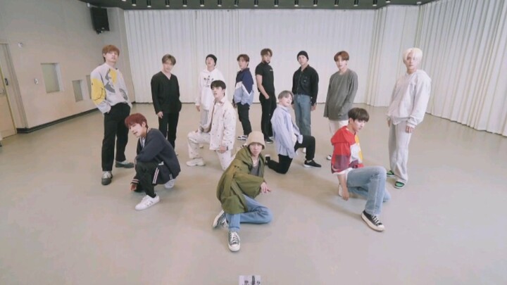 SEVENTEEN’s “HOME;RUN” practice room—anyone who sees it can’t help but sigh in admiration.