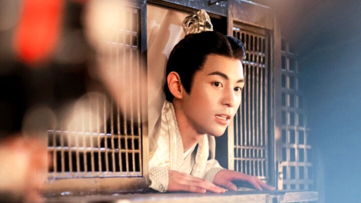 What a huge contrast! The silly emperor he plays is really quite different from the short videos he 