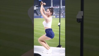 참된 흰청을 보여주는 이주희 치어리더