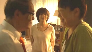 女孩买了巨型微波炉，把父母推进去加热后，隔年她就多了一个弟弟