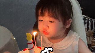 从今天开始就是两岁的小饱饱啦～希望我的宝每天都能像今天这样开心