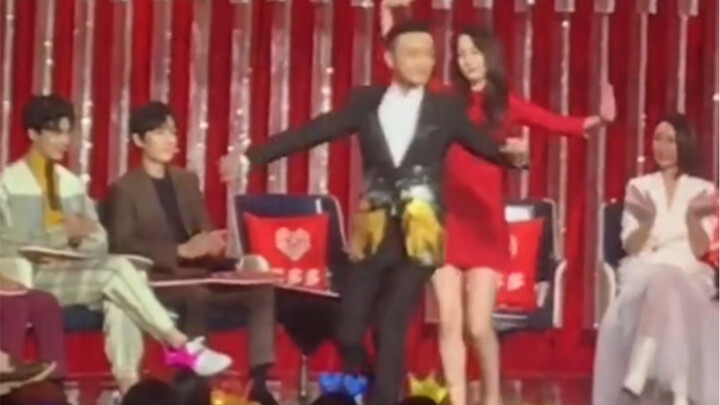 [Dilraba Dilmurat] I can watch this shoulder shaking of Sister Ba a thousand times
