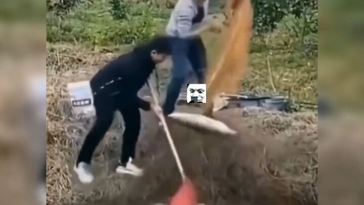 If this fish gets away, our friendship will capsize in an instant.