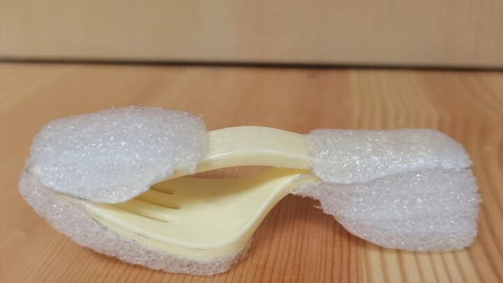 Một vụ tai nạn do chiếc nĩa ăn mì gói gây ra