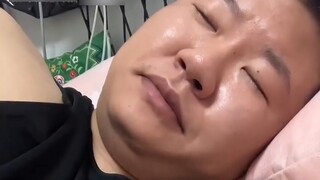 Có vẻ như cô ấy biết tôi đã cứu cô ấy.