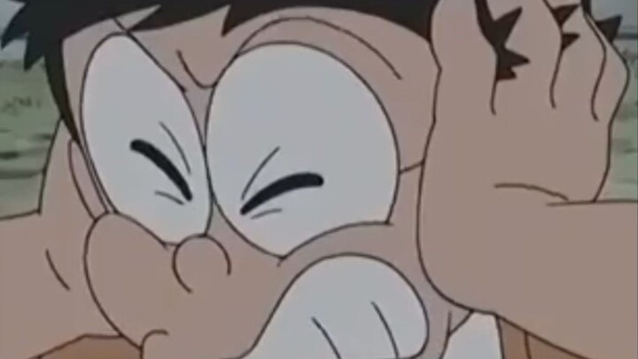 nobita kesakitan mendengar suara giant