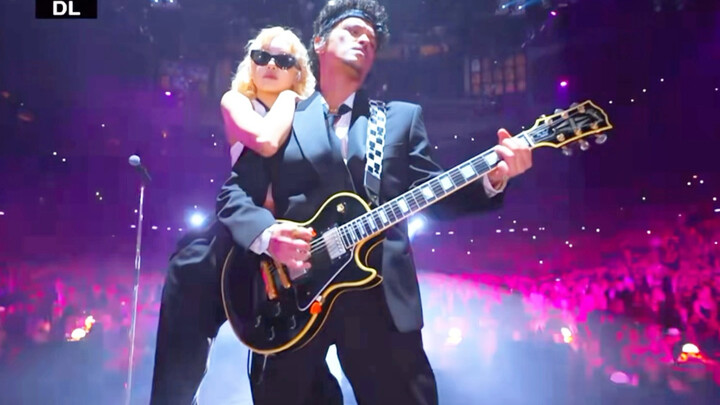 “Người da trắng đúng là chẳng coi K-pop ra gì luôn.”