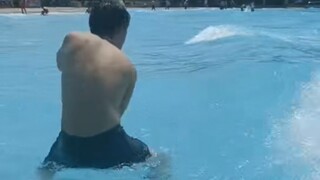 لماذا نحتفل بعيد ميلاد إيكوون في حديقة الملاهي المائية؟