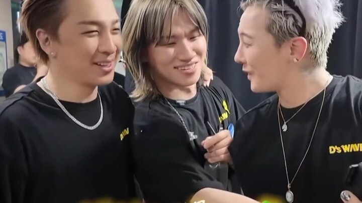 G-Dragon has once again desensitized himself.