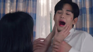 Bertindak tegas di luar tetapi patuhi instruksi Anda di rumah! Manis sekali disuruh buka mulut😂
