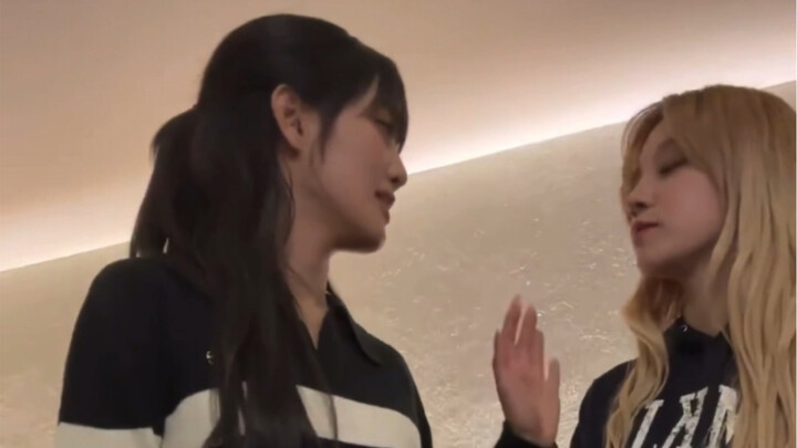 Minnie was randomly checked on her Chinese during her livestream by Song Yiqi.