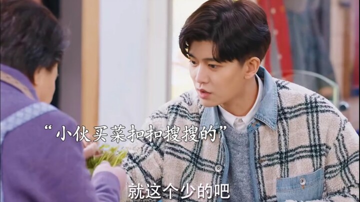 An old lady snubbed a young man for buying too few groceries and refused to sell to him. But after l