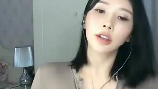 Tong Xiaoxin's purple little pig stands up for the first time in a thousand years