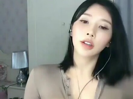 تونغ شياو شين الخنزير الأرجواني يقف لأول مرة منذ ألف عام