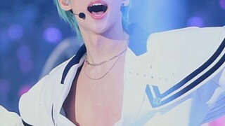 Thật không ngờ có thể nhảy vũ đạo cực ngầu cho ITEM vốn rất bận rộn nhưng chẳng biết đang bận gì này