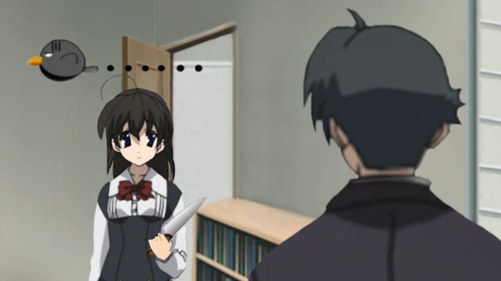 If Cheng Ge is looking at his phone facing the door
