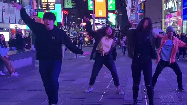 【miXx】Penampilan cover dance TXT - Crown di Times Square, New York~