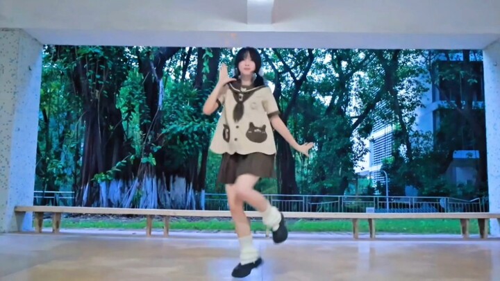 First time trying house dance! Sneaking around the teaching building to do the "petting" dance ₍˄·͈༝