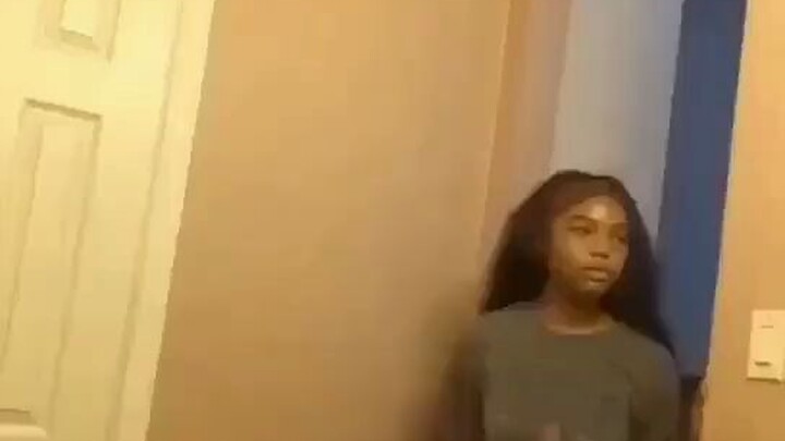 每天照镜子的你