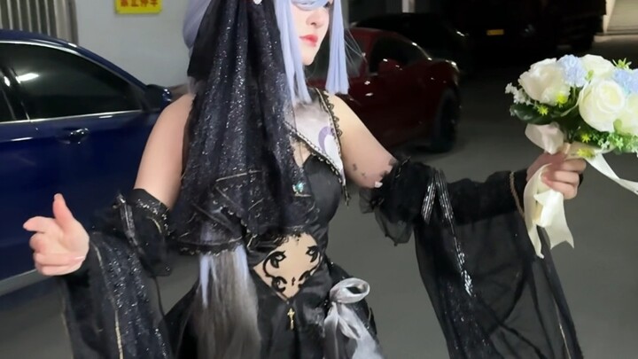 You dare to snatch my aunt's shoes?