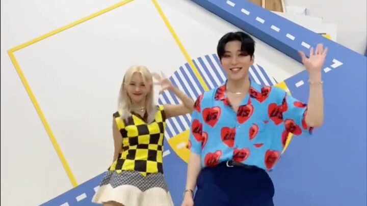 文钟业跟女团舞好搭呀，感觉指尖都在跳舞