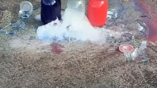 铁球VS玻璃瓶互撞爆破解压时刻