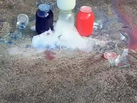 铁球VS玻璃瓶互撞爆破解压时刻