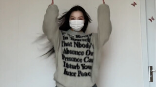 谁懂   我真的很想保持神秘感，但是我的嘴真的闭不上，我连路过的狗都想聊两句#dance #浅跳一下  好喜欢这种凉凉滑滑的毛衣啊，摸起来像史莱姆一样舒服 🍉