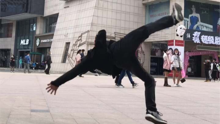 Tarian keren di jalanan: Bboy Haoran dengan penampilan breakdance yang gagah