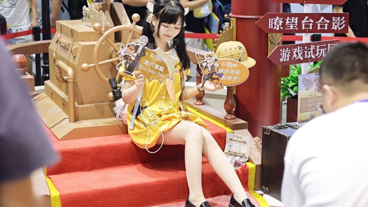 Insiden memalukan di acara cosplay! Di Guangzhou Firefly, mereka menari sambil nyanyi “Mencintaimu”!