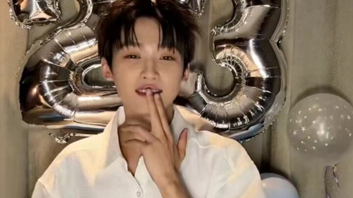 Liveshow sinh nhật 2025 của Tử Dư hát bài "Cầu Phật" và phần biên đạo múa quá trừu tượng, ha ha ha h