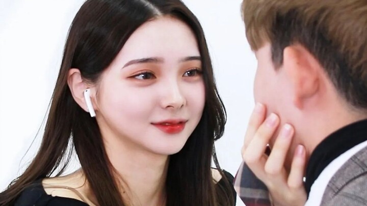 A Korean male student challenges: Can you remain expressionless when a beautiful woman touches your 
