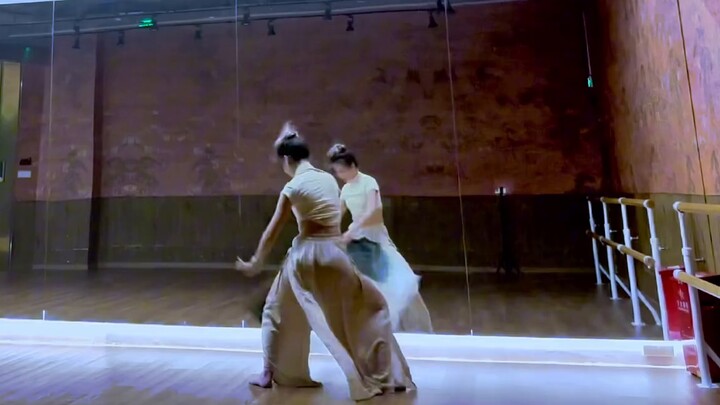 The back of the cool and sassy dance "Black Hair"