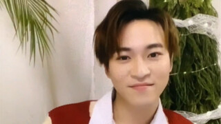เมื่อซานโด้เห็นว่าคอมเมนต์ทั้งหมดเป็น "สนับสนุนฉัน สนับสนุนฉัน"