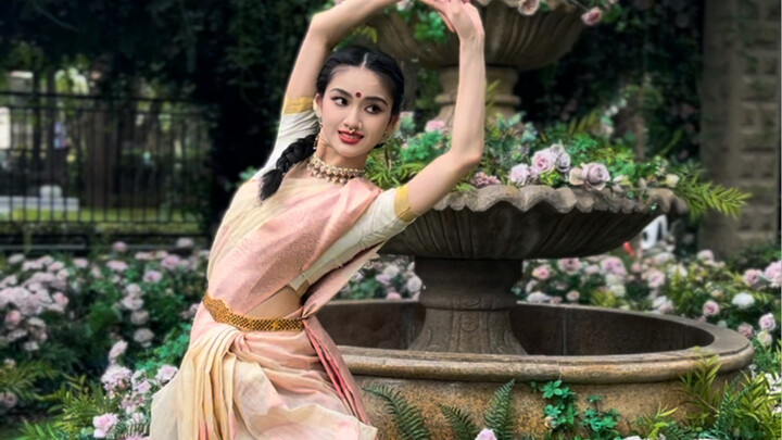 رقص هندي شبه كلاسيكي ممزوج بالعاطفة والحب~