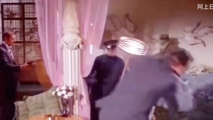 Koleksi seni bela diri langka dari film kung fu Bruce Lee, "The Green Hornet", dengan efek suara bar