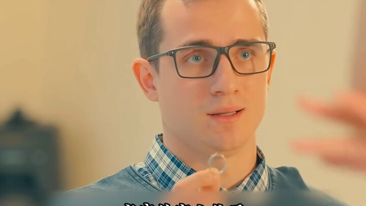 สามผู้ชายขอแต่งงานกับผู้หญิงคนเดียวกันพร้อมกัน แต่เธอกลับเลือกคนที่จนที่สุด