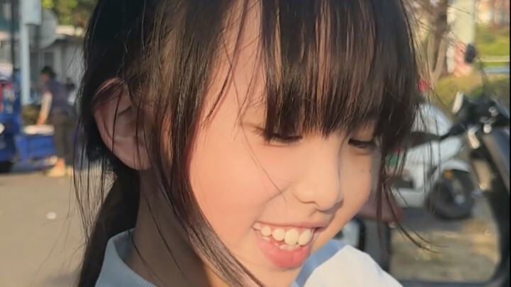 Sis Meng is truly flexible and adaptable (◐‿◑)