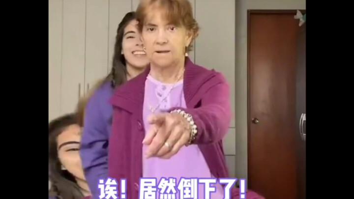 ขำตายเลย! คุณย่าลองใช้ฟิลเตอร์ครั้งแรก! คุณย่า: ฉันจะดึงตัวเองให้ตั้งขึ้นมาหน่อย!