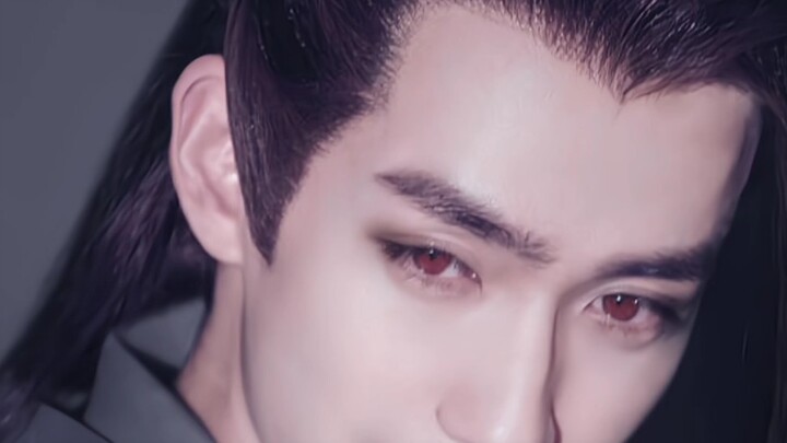 إنه الشخص الذي احتل المرتبة الأولى في استفتاء أجمل عيون في الوسط الفني المحلي!