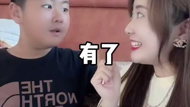 Mẹ mình đã xào tổng cộng 4 món~ Em trai thì hú hét suốt 38 phút 6 giây~ Hehe~ Lại còn ăn hết 7 viên 