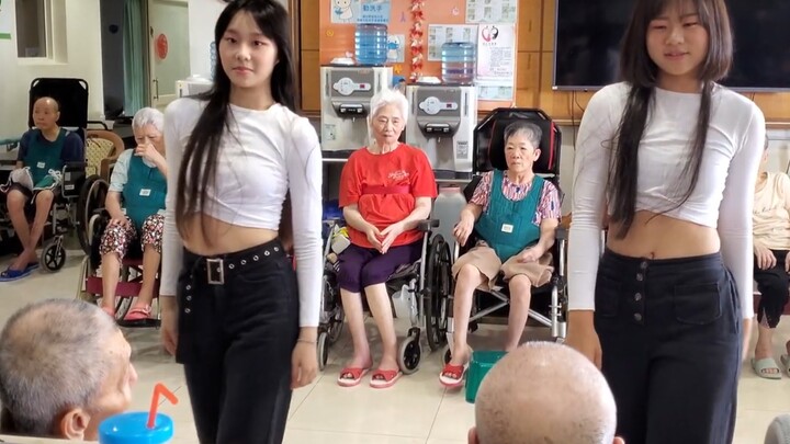 【ศูนย์เยาวชน】กิจกรรมแสดงความรักและเคารพผู้สูงอายุของนักเรียนชั้น ป.6 ‖ ท่านคณะกรรมการหลินและท่านไช่ร