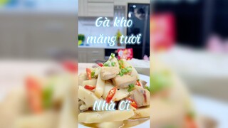 Gà kho măng tươi