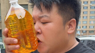 我能一口气喝一瓶水，我棒吧！ #测评 #打假 #喝水