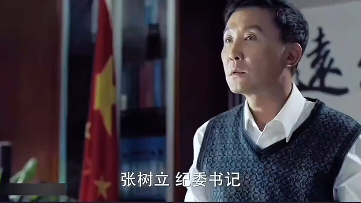 Dalam drama aslinya ada adegan mengeluarkan pistol nggak? Kok aku gak inget ya?