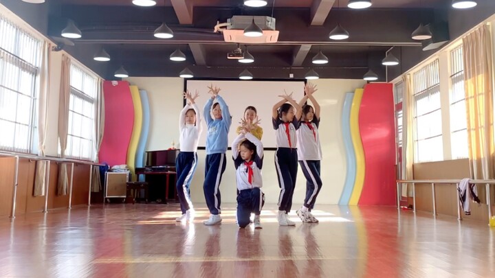 นักเรียนประถมเต้นคัฟเวอร์เพลง "ตั้งแต่วันนี้เรา" ของวง GFriend เวอร์ชันในห้องซ้อม