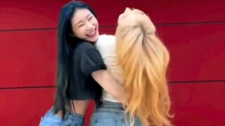 Video vũ đạo thứ hai của Lee Chae Yeon x Lee Chae Ryung của "KNOCK" đã được phát hành!